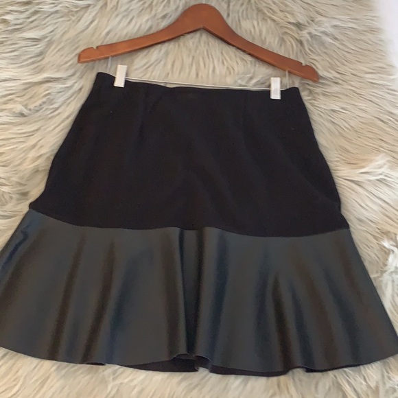 CAbi Flip Skirt Size M - Picture 2 of 8